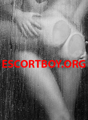 Un moment de plaisir sous la douche avec un escort boy