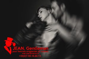 Puis lescort boy l’attrapa par la main et l’attira à lui