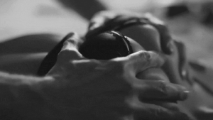 Laissez moi caresser vos seins