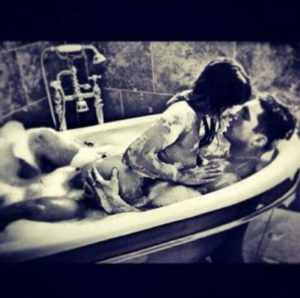 Un bain érotique avec un accompagnateur qualifié