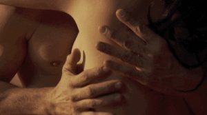 ses mains sur mon corps