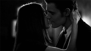 Baiser torride avec mon escort boy