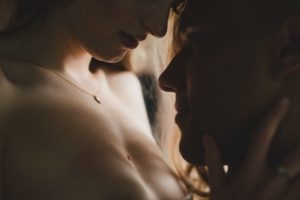 embrasser son escort boy