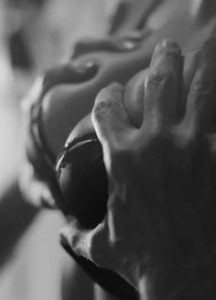 Mes mains pétrissent vos seins