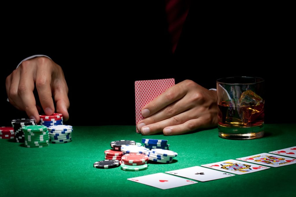 Jouer au strip poker avec votre escort boy