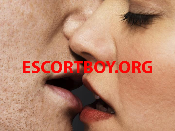 Embrasser son escort boy paris